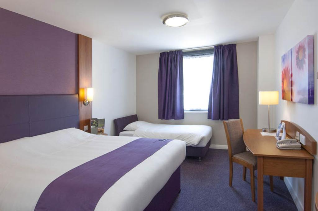 Premier Inn Reading Central Room photo
