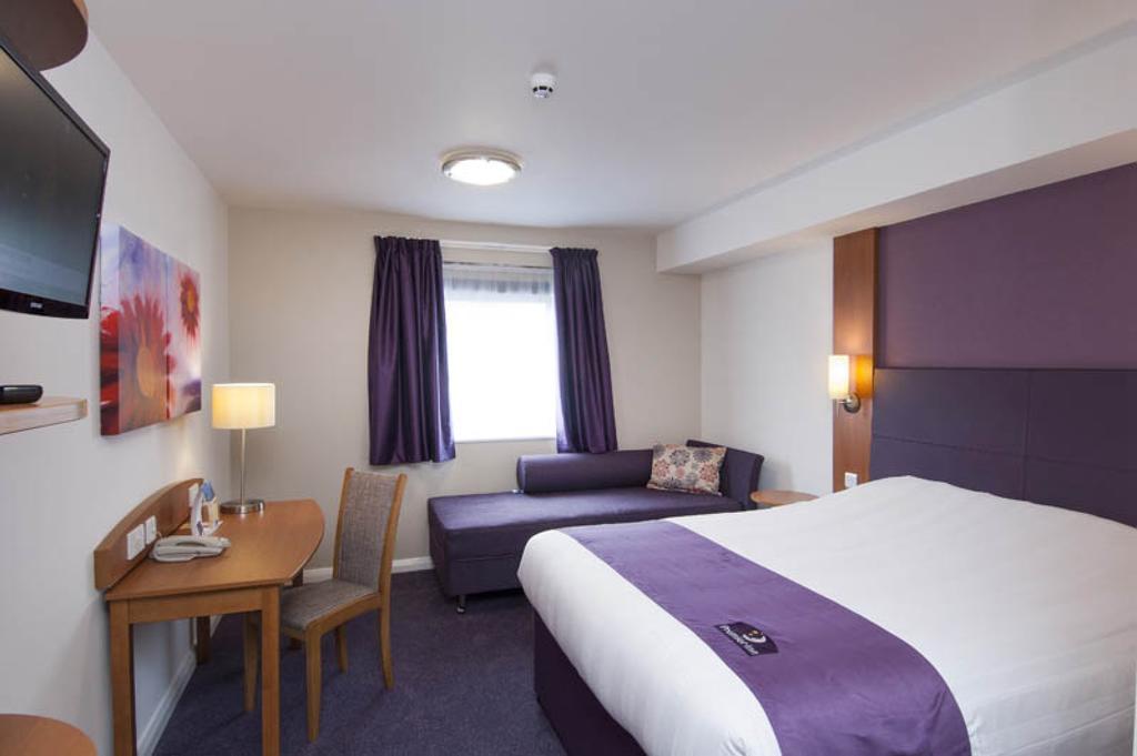 Premier Inn Reading Central Room photo