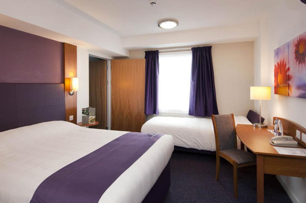 Premier Inn Reading Central Room photo