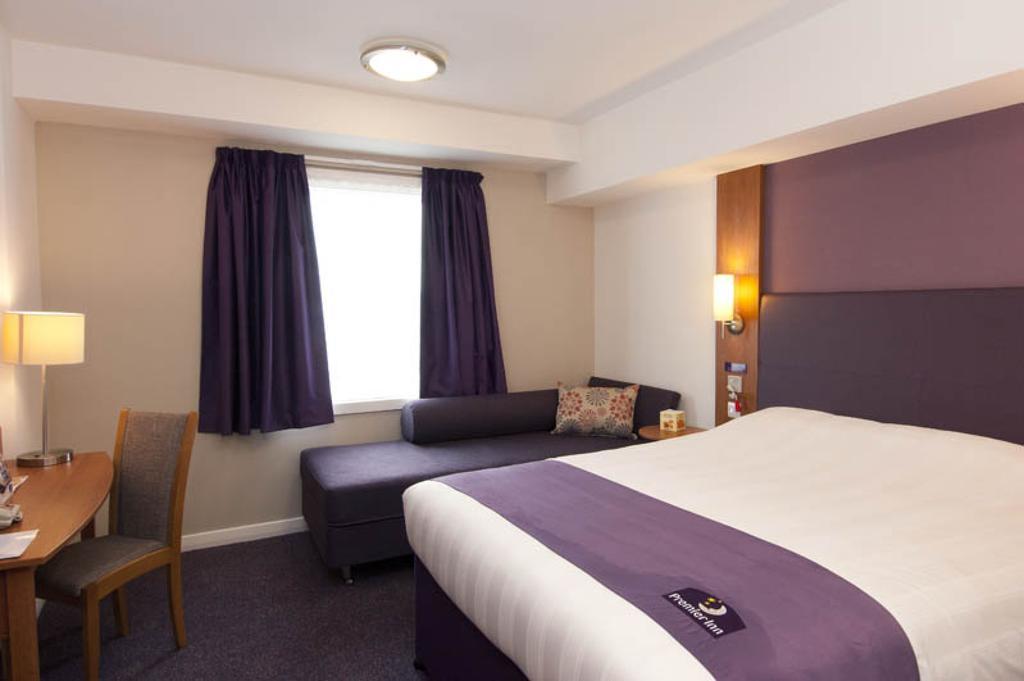 Premier Inn Reading Central Room photo