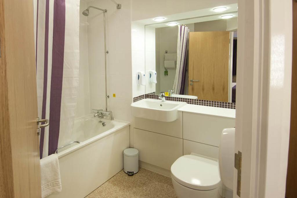 Premier Inn Reading Central Room photo
