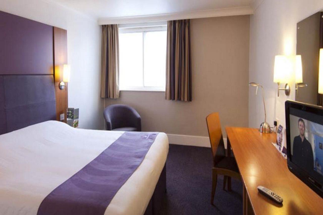 Premier Inn Reading Central Exterior photo