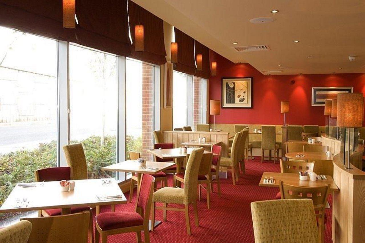 Premier Inn Reading Central Exterior photo
