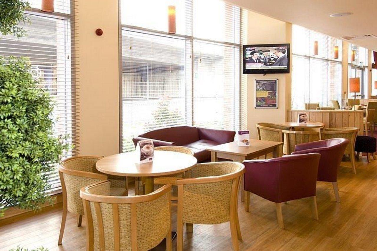 Premier Inn Reading Central Exterior photo
